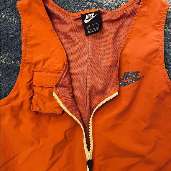 Light, breathable and sporty one-piece NIKE jumpsuit - Picture 2 of 4
